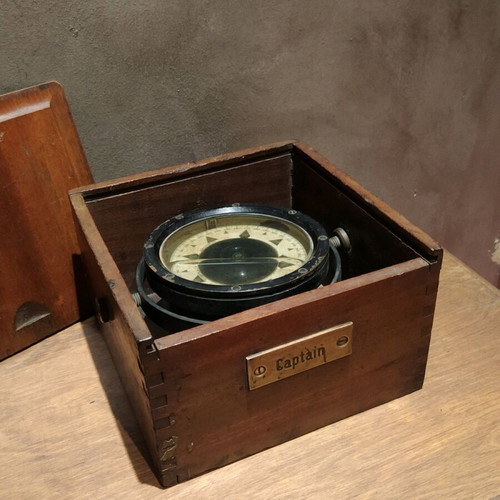 Gyroscopic nautical compass used CH. Bianchetti in wooden case