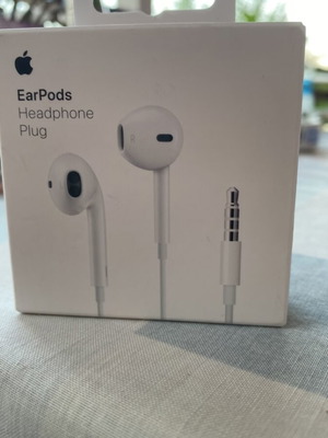 Apple EarPods earbuds handsfree with 3.5mm plug new