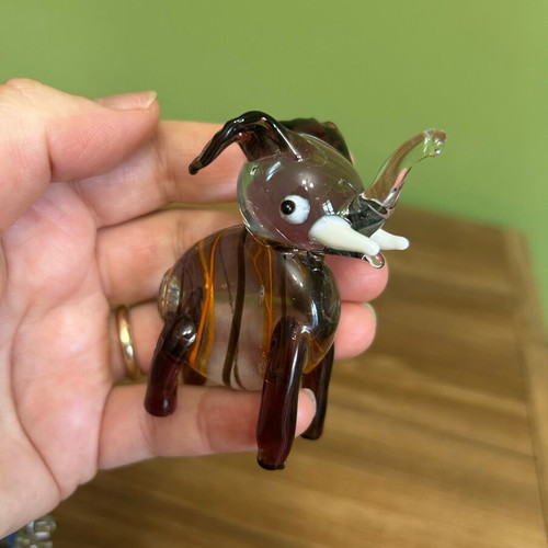 Set of three Murano style decorative glass elephants like new