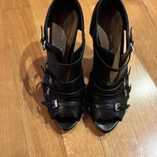 Zara Black 12-Point Heeled Sandals Like New