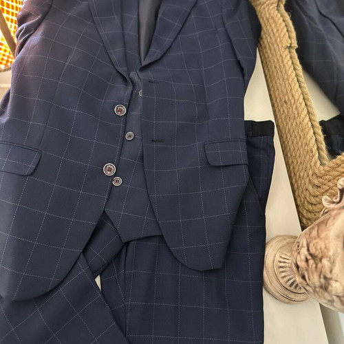 Italian suit DI-66 like new, size 48, blue