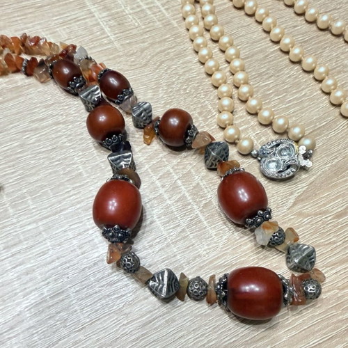 Necklaces used, set of 2, good condition