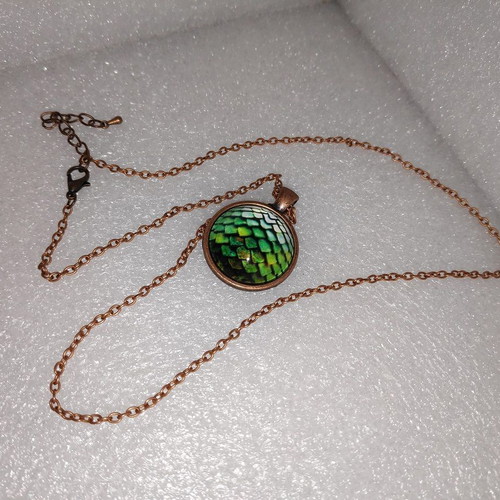 Game of Thrones Dragon Scales Pendant like new