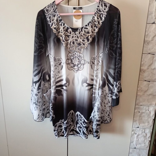Blouse women's size M new, colorful, light and airy