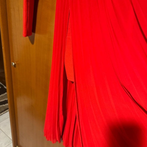 Red dress like new, size Small, pleated fabric