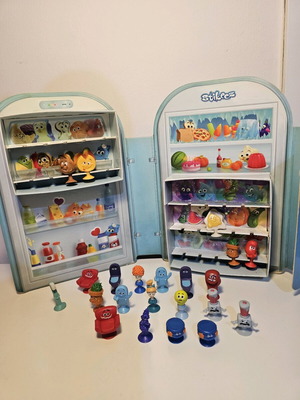 Stikeez fridge case with 5 figures and 15 used collection figures