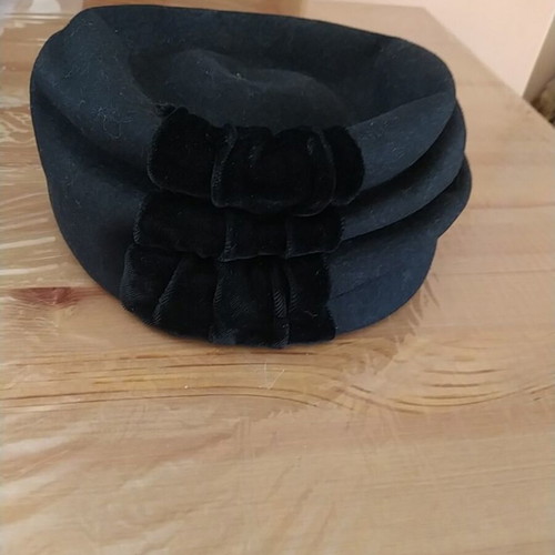Brimless hat like new, 1950s vintage from Modas Nerantzi