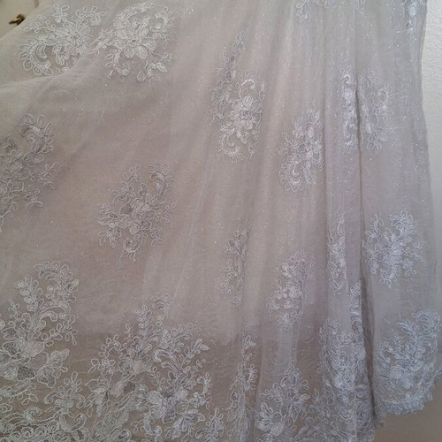 Wedding dress used, mermaid style with lace and handmade details, white XS