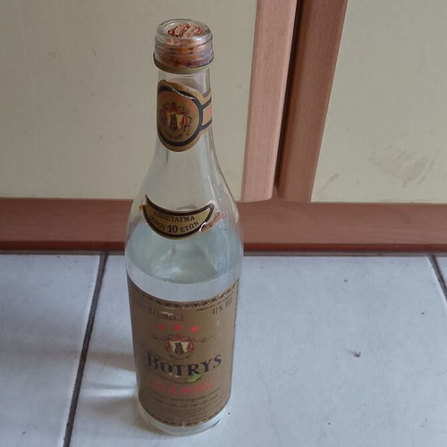 Botrys vodka bottle 1962 used, Greek 10-year-old spirit 700g