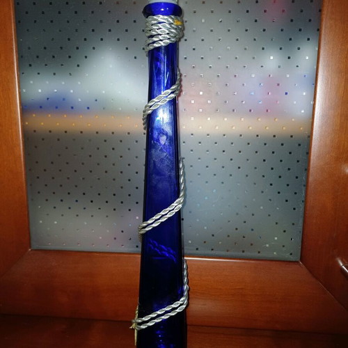 Carafe new with original design in blue glass and silver cord