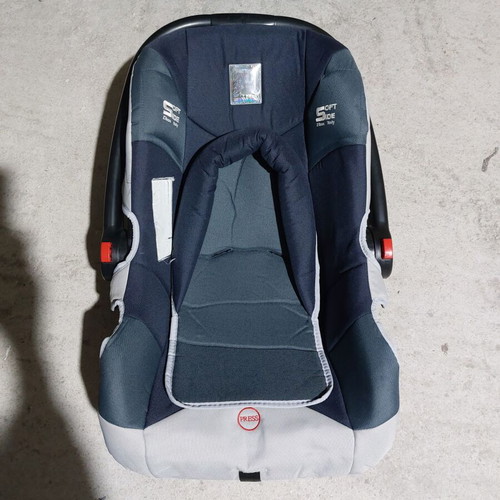 Baby car seat like new for newborn transport
