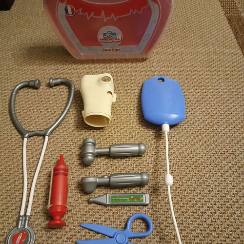 Ecoiffier medical instrument set in case like new