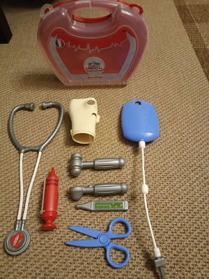 Ecoiffier medical instrument set in case like new
