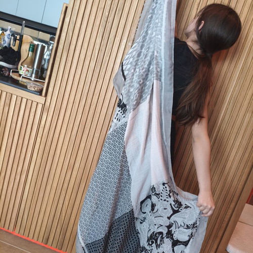 Scarf used, soft, white and gray