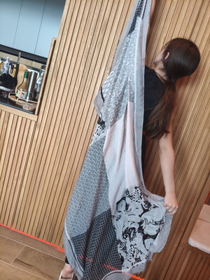 Scarf used, soft, white and gray