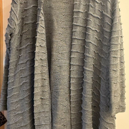 Asymmetric gray cardigan like new, one size with belt