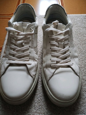 Sneakers United colours of Benetton μεταχειρισμένα, νούμερο 42, κρεμ δέρμα