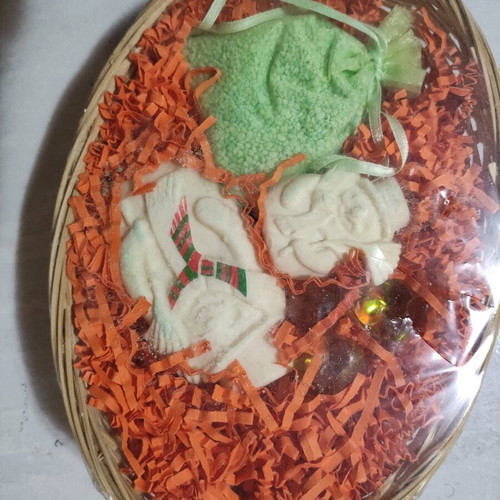 Christmas basket new with snowman soaps, oils and bath salts