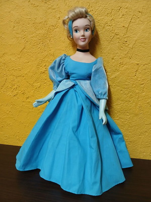 Disney Cinderella πορσελάνινη κούκλα μεταχειρισμένη, μεγάλη, αριθμημένη
