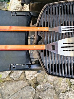 Σετ για ψησταριά barbeque μεταχειρισμένο με πιρούνα και σπάτουλα από ανοξείδωτο ατσάλι