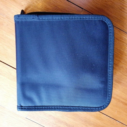 Avec fabric case for 24 CDs and DVDs like new