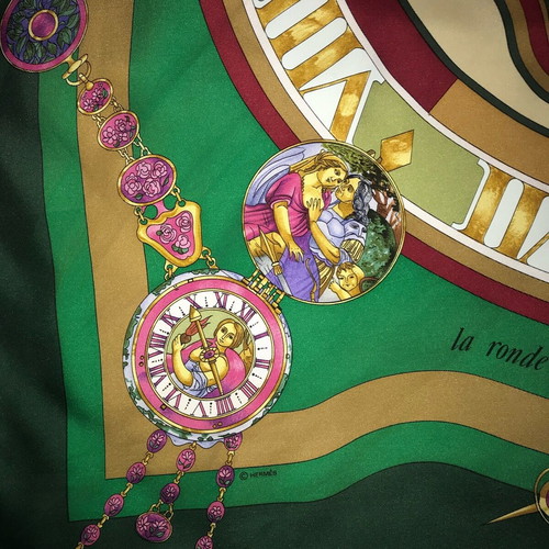 Hermès large silk scarf 90x90 like new, collectible