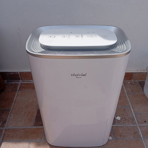 Toyotomi TDE-16DTI dehumidifier used, 140W, with wheels