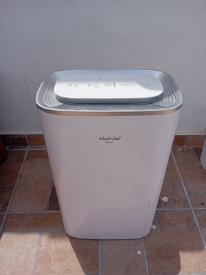 Toyotomi TDE-16DTI dehumidifier used, 140W, with wheels