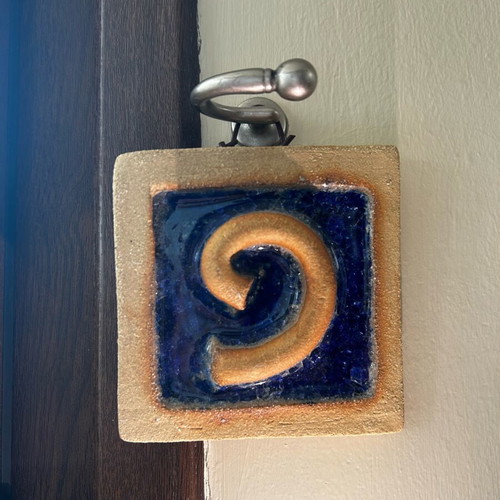 Clay wall decoration like new with glass