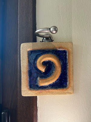 Clay wall decoration like new with glass