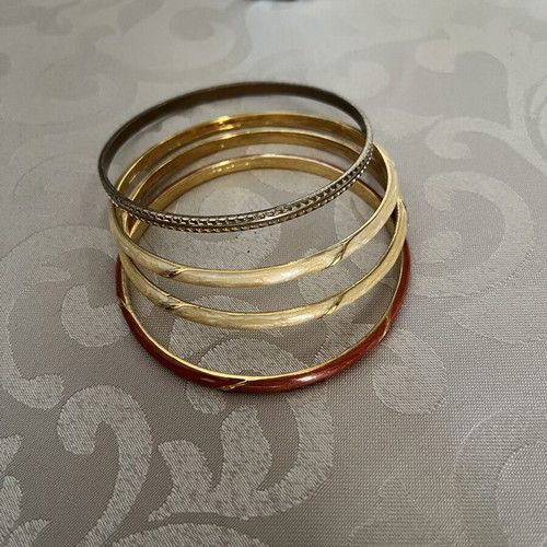 Bracelet set in beige and brown with gold details