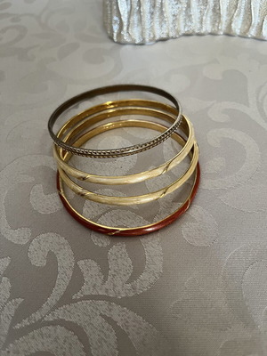 Bracelet set in beige and brown with gold details