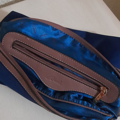 Axel toiletry bag navy blue with brown details