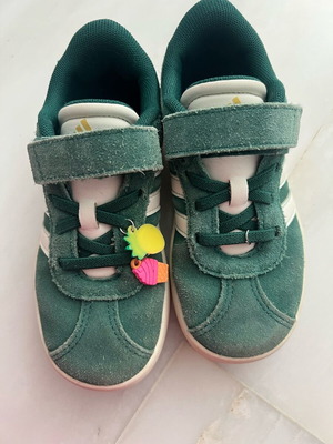 Adidas kids sneakers size 29 like new, leather, green with gold