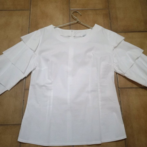 Poplin women's shirt with ruffles on sleeves like new, white size S