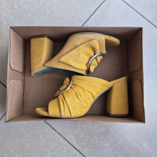 Favela leather mules with thick heel size 39 used, yellow