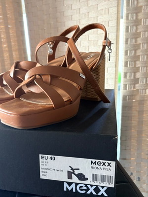 Mexx Riona Pisa sandals size 40 cognac like new