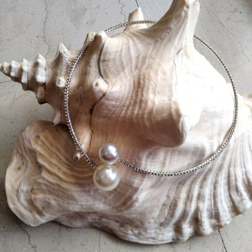 Chic choker with rhinestones and double faux pearls new, silver color