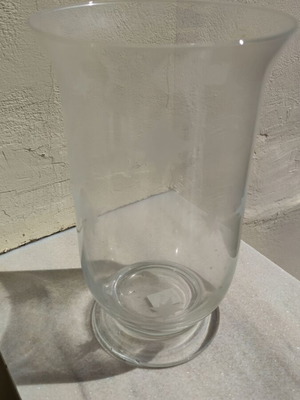 Crystal vase transparent with star decoration like new