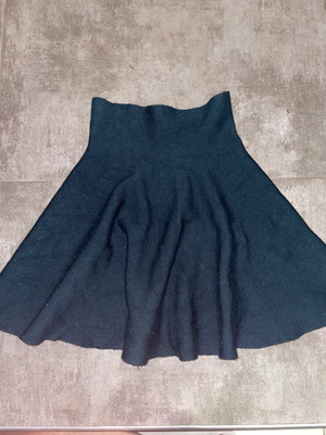 Wool skirt like new, green, size S