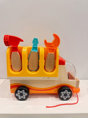 Joueco truck with tools used, workbench and screws