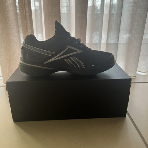 Reebok women's Easy Tone shoes like new, size 38, black