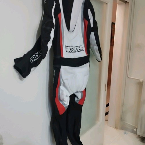 Probiker motorcycle suit new leather size Large for track or road