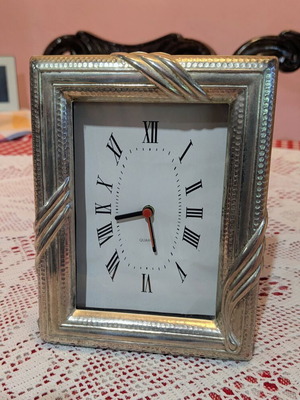Silver-plated analog table clock like new, 16.5x13 cm
