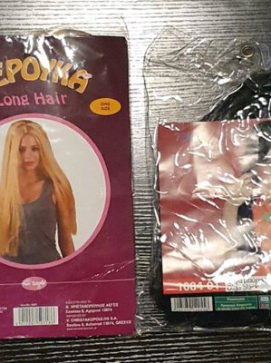 Περούκες 4 τεμαχίων, καινούργιες και φορεμένες μία φορά, μαύρες και ξανθές