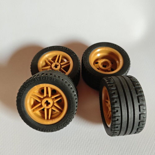 Lego wheels set 4 pieces 43.2 x 22 ZR with brown rims like new