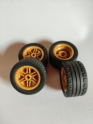 Lego wheels set 4 pieces 43.2 x 22 ZR with brown rims like new