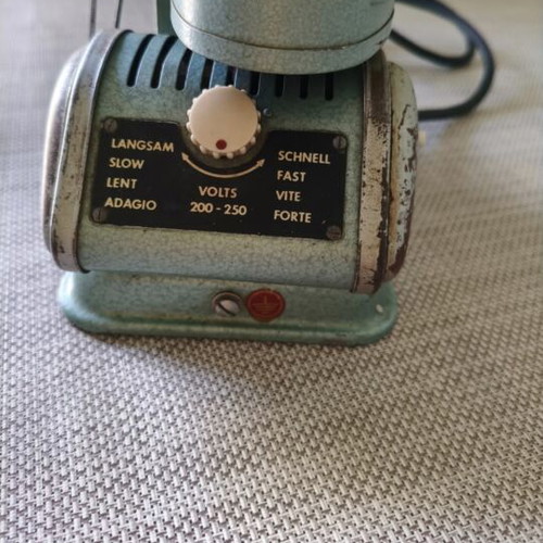 Noris Movie Projector 16 mm used, 1952 German model with spare lamp