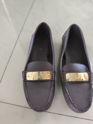 DKNY brown leather shoes size 39
