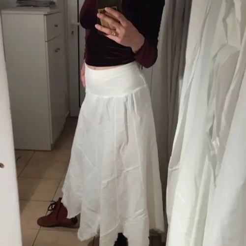 White midi fairy skirt like new with asymmetrical hem